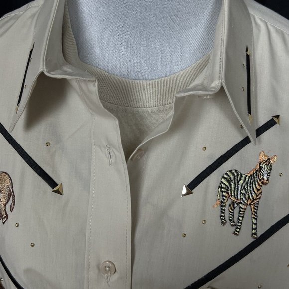 Las Olas Khaki Button Down and Matching SS Tee - Elephants, Giraffes, Zebra EUC - Picture 5 of 10